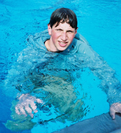 Hoodie in Swimmingpool